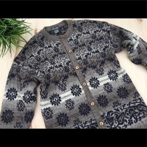 Egalite women’s  Vintage 💯% wool button up sweater